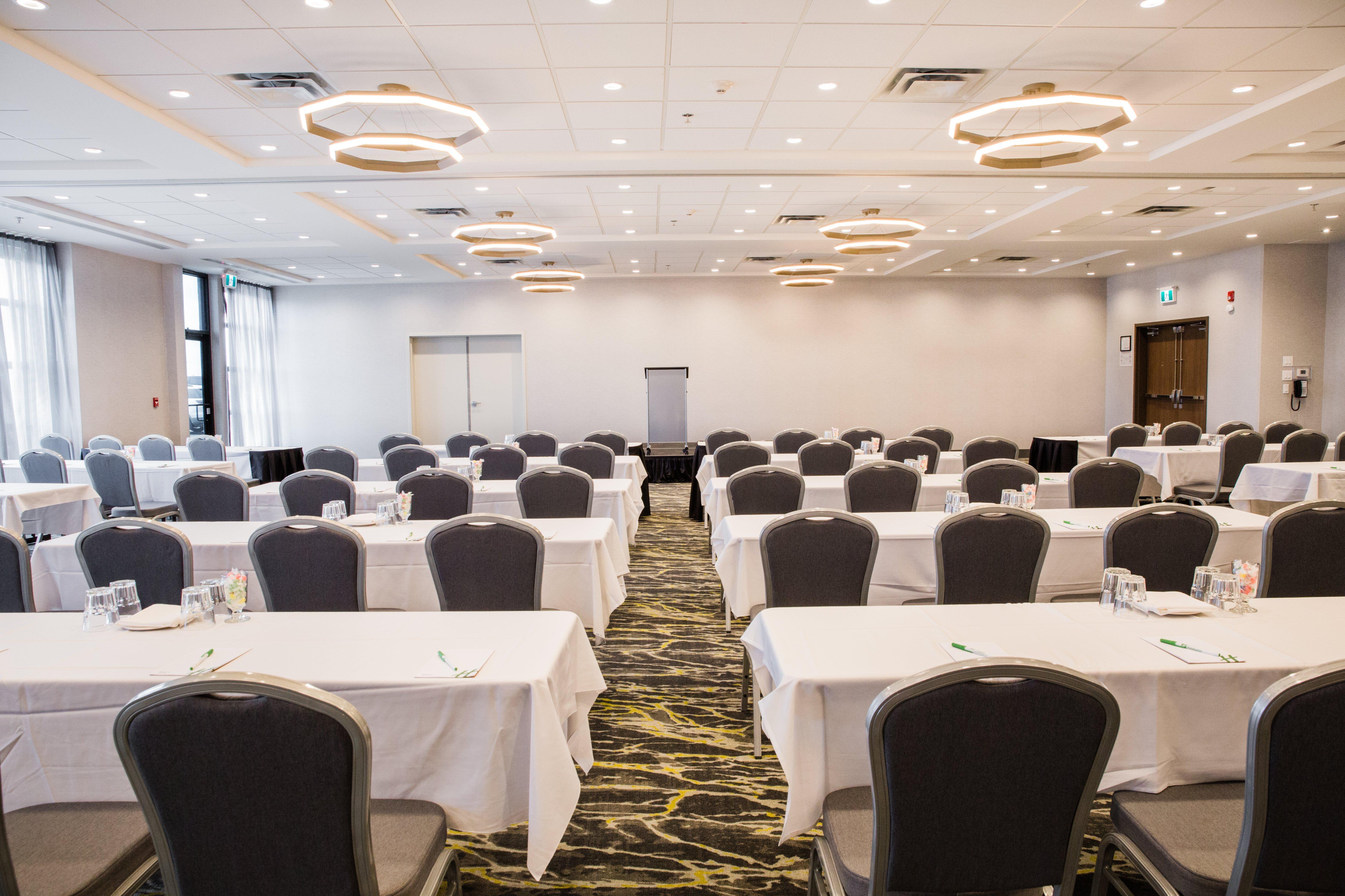 Holiday Inn Calgary South Conference Center Exterior photo